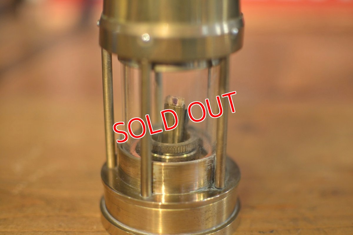 若干芯が片側にオフセットされている。