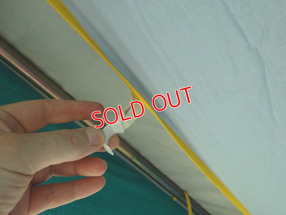 天井幕一か所フック割れ